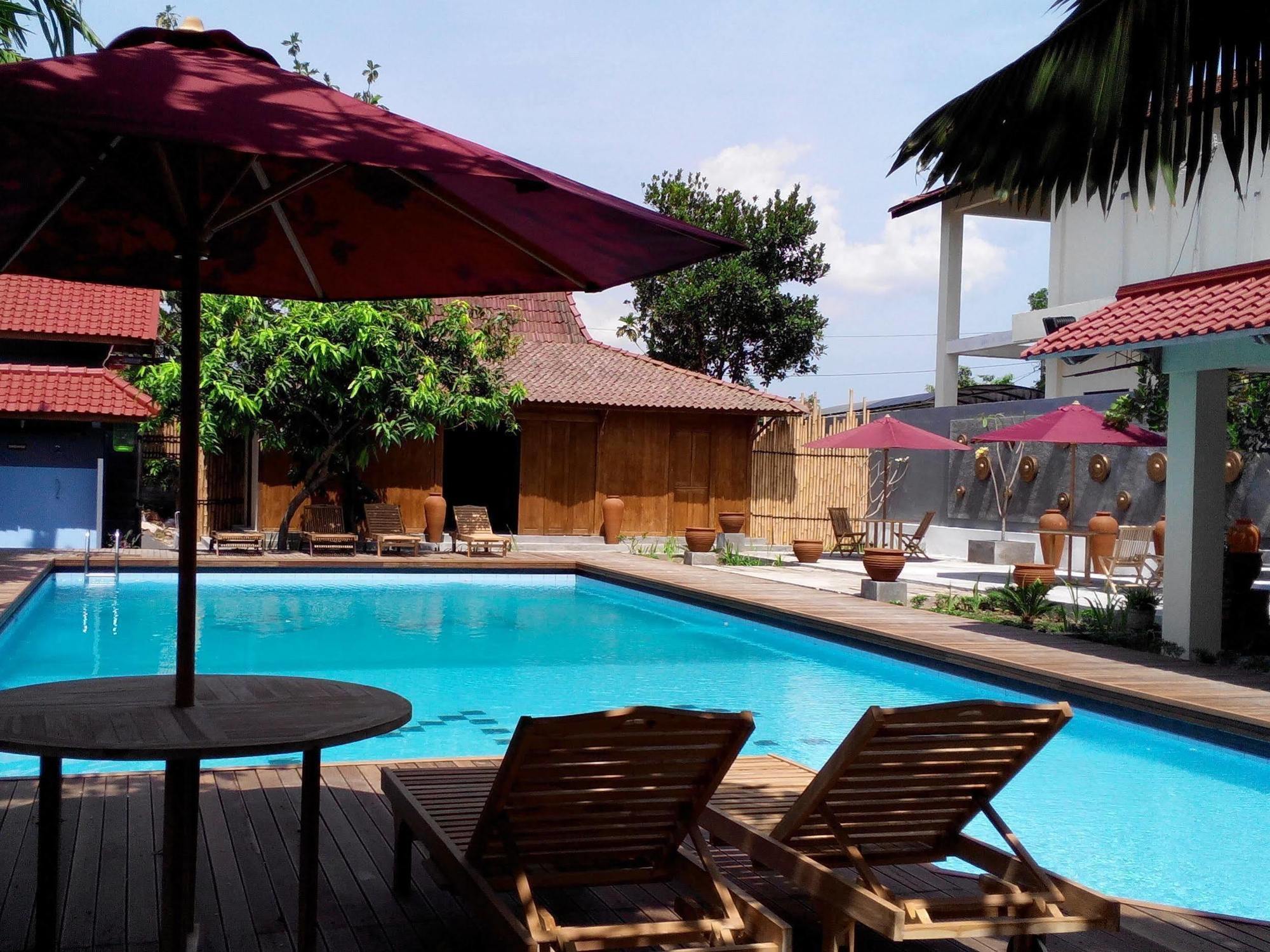 Cantya Hotel Yogyakarta Bagian luar foto